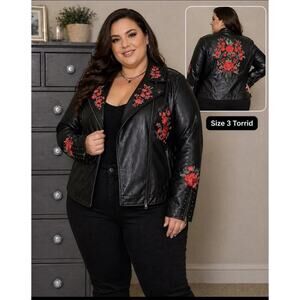 TORRID 3 (22-24) Women Nanette Black Crimson Bloom Embroidery Moto Jacket $145